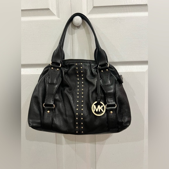 MICHAEL KORS ASTOR SHOULDER HOBO SATCHEL TOTE HANDBAG BLACK LEATHER
BUCKLES STUD - Picture 4 of 17